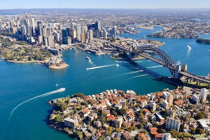 Helicopter Flight Over Sydney and Beaches – 20 Minutes