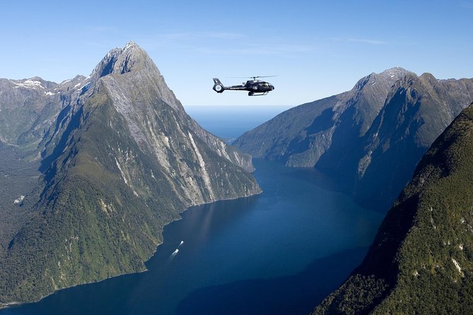 Autogyro flight Milford and Fiordland Highlights Tour by Helicopter from Queenstown From: €990.49
