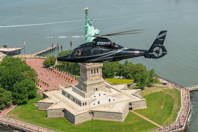 Autogyro flight New York City Helicopter Tour and Luxury VIP SUV Transfer From: €407.40