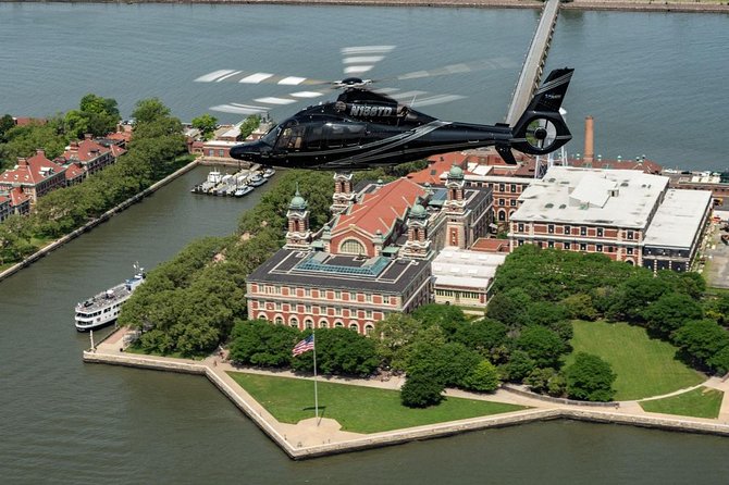 Autogyro flight New York Helicopter Tour: Manhattan, Brooklyn and Staten Island From: €352.61