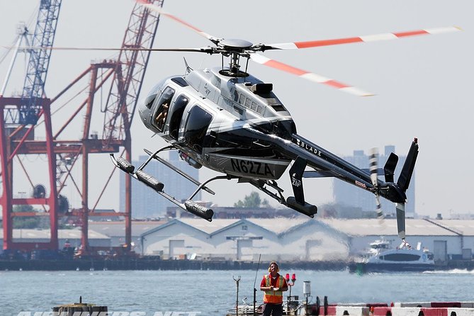 Autogyro flight NYC Helicopter Sightseeing Tour with Top Manhattan Attractions From: €333.49