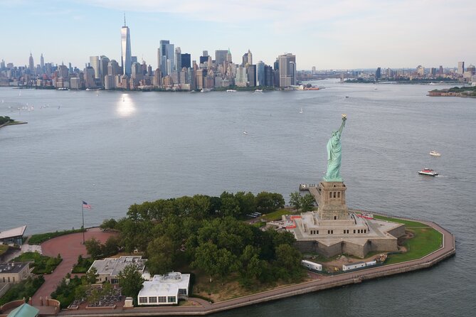 Autogyro flight Private New York City Helicopter Tour from Westchester for up to 6 People From: €1433.36