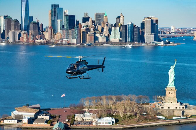 Autogyro flight The Empire Helicopter Tour of New York (25-30 Minutes) From: €343.05