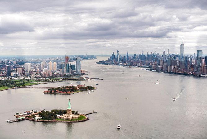 Autogyro flight The Manhattan Helicopter Tour of New York (12-15 Minutes) From: €218.83
